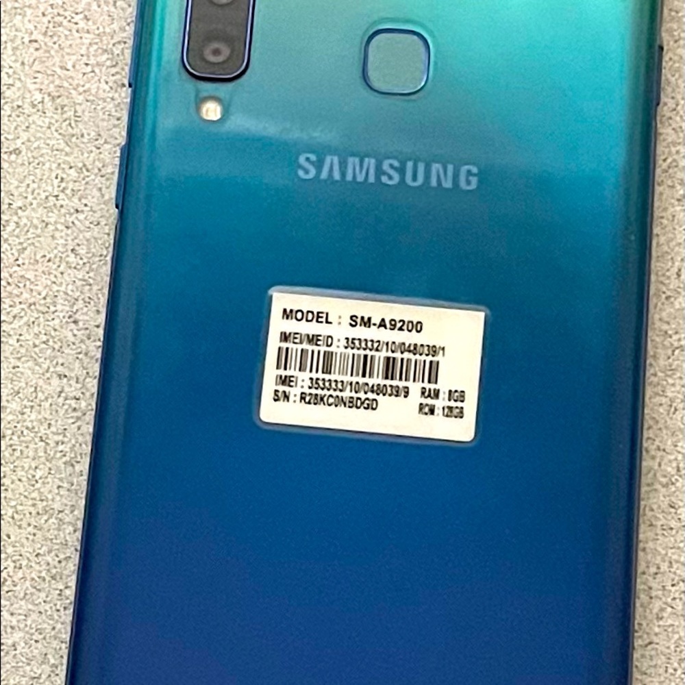Samsung Galaxy A9 (unlocked) with Original Samsung tripod